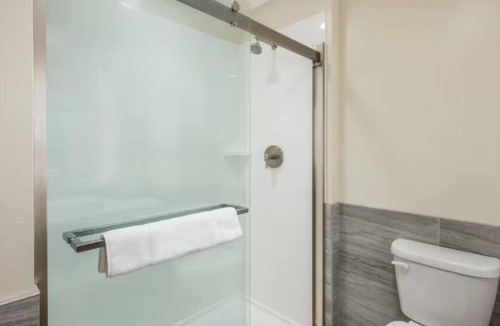 Pendleton Hotel | 4 Relaxing Units | Airport Convenience | Free Casino Shuttle, Pets Are Allowed