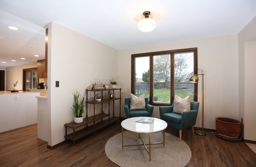 Kennewick House | 4000 sq ft Retreat, Sleeps 16, Large Great Room, Hot tub & Pool, Two masters