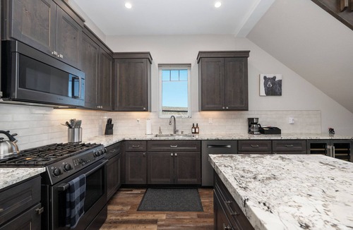 Grand Elk Ranch House | 4BD+Loft 4 BA Hot tub Firepit Ski Golf RMNP Dog Friendly House Washer/Dryer