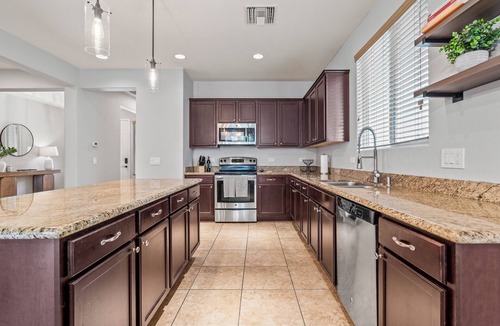 The Pines House | 4BR Luxury Home | Backyard & Pool Access