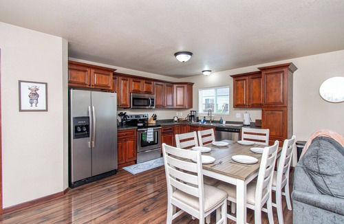 Fargo House | 4BR South Fargo, Sleeps 6, Fenced Yard, Games