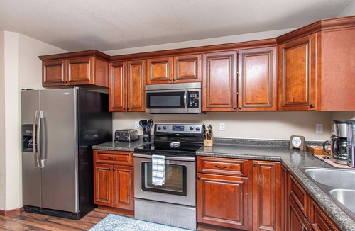 Fargo House | 4BR South Fargo, Sleeps 6, Fenced Yard, Games