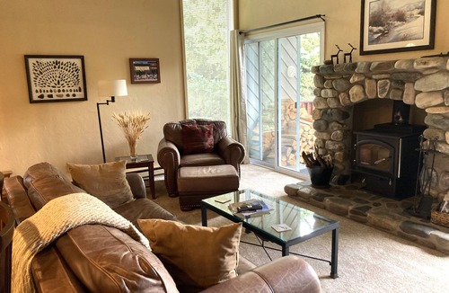 Ketchum Condo | 5 min walk to Baldy/Private Ski Locker, Steps to Bike/XC Path, Hot Tub & Pool