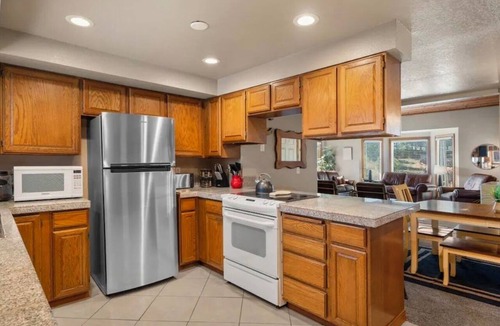 Cascade Condo | ​5-Min Walk to Lake! Spacious 5BR Condo w/Fire Pits