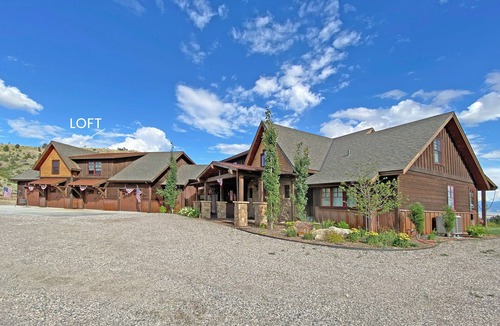 McAllister House | 5 Star - Golden Eagle Loft