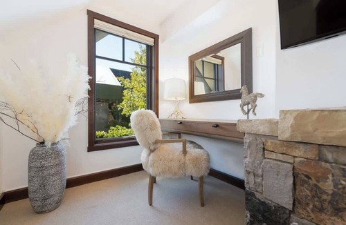Mountain Village Apartment | 5 Star Hotel - Exclusive Private Residence