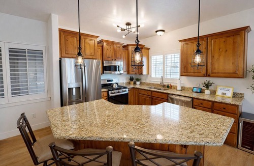 Bear Hollow Village Condo | 5569 Gold Medal Getaway Cozy Mountain Escape with Hot Tub