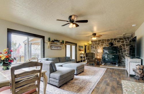 Fish Lake House | 6-Bedroom, 2-Bath Cabin 4 Mi From Fishlake, UT