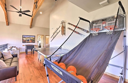 Ptarmigan Mountain Cabin | 6 Mi to Keystone Ski! Mtn-View Cabin w/Game Room