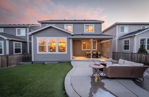 Castle Rock House | 6BR Sleeps 16 Game Room Fire Pit Family Retreat