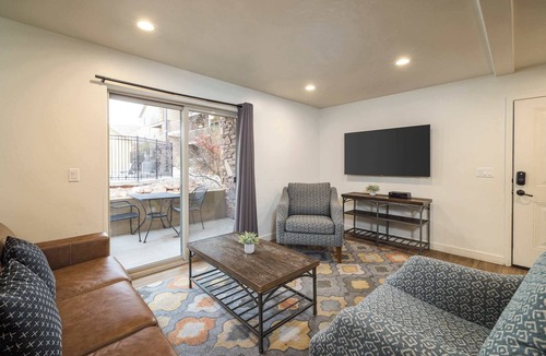 Moab South Valley Condo | 6D Moab RedCliff Condo Pet Friendly Pool and Hot Tub