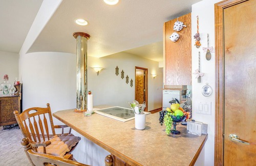 Berkley Apartment | 7 Mi to Dtwn Denver: Lakefront Gem w/Dock!