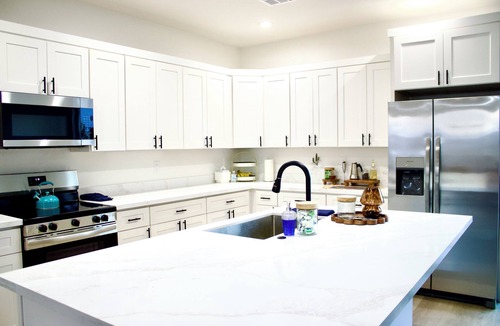 Greenehaven House | 9 Guests, Tesla EV,Pet Friendly, Native SW Theme