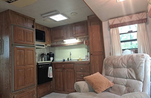 Cloquet House | 99 NuWa 5th wheel offers a quiet relaxing getaway for yourself or has room for 4