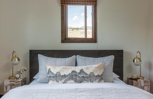 Emigrant House | A Beautiful Montana Suite on Yellowstone River