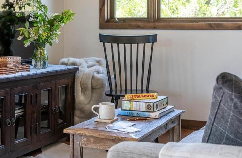 Emigrant House | A Beautiful Montana Suite on Yellowstone River