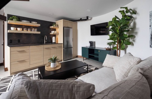 Billings House | A converted grain bin blending the Montana feel with modern design and comforts.
