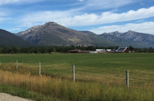 Grantsdale House | ABC acres' Yellow House - Agritourism & Adventure in Montana's Bitterroot Valley