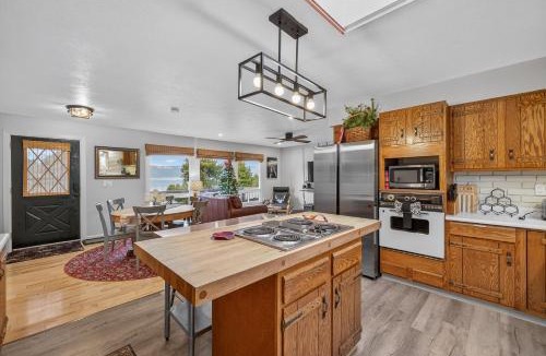 Cascade House | Above Par - Quiet & Private Retreat | Parking + Lake Views