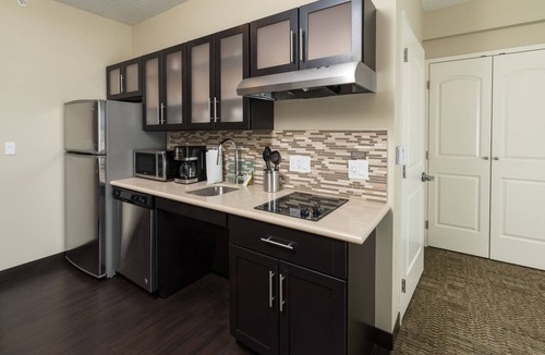Saskatoon Apartment | Accessible Queen Studio w/Free Hot Breakfast