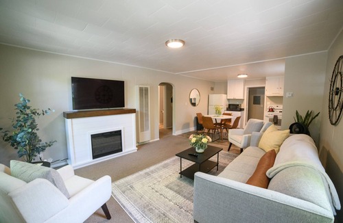Great Falls House | Adorable and Cozy Bungalow - 2 Bedrooms - 1 bath
