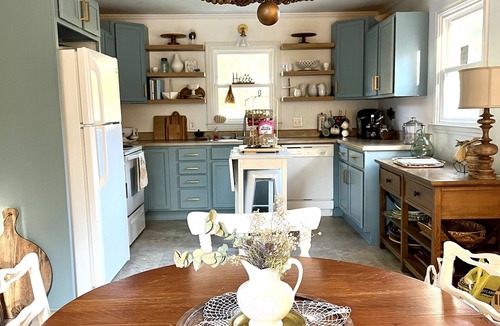 Stokes House | Adorable home with a huge back yard- minutes from Belews Lake. Cozy Hidden Gem