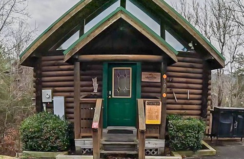 Pigeon Forge House | Adventure Awaits, 1mi to the parkway, dog friendly