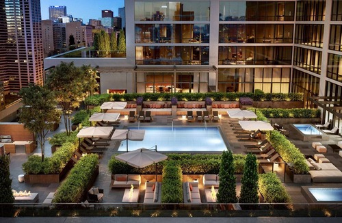 South Loop Apartment | Airy South Loop Studio w/Pool, Gym & Spa, nr Grant Park, by Blueground