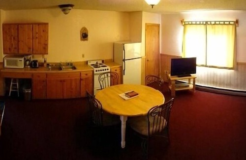 Cooke City-Silver Gate Hotel | Alpine Motel