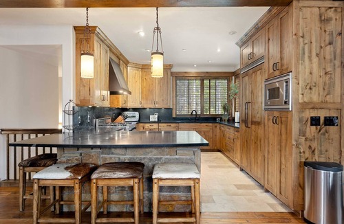 Copper Mountain House | Amazing 4BR Executive Home with hot tub, Ski In/Walk Out LR884