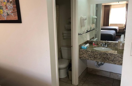 Sunset Hotel | Ameri-Stay Inn & Suites