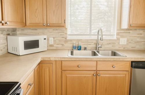 Fort Collins House | Applewood Charming Two Bedroom Big Fenced Yard