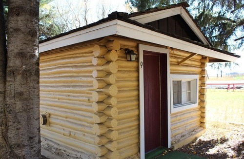 Ashton House | Ashton Historic Log Cabins 5