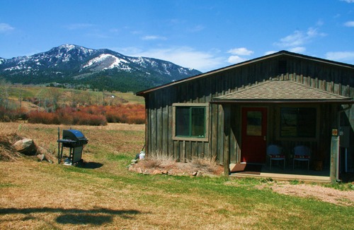 Gardiner Cabin | Aspen Cabin Near Yellowstone - Horse Rides, Zip Lining, Rafting, Hiking