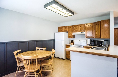 Red Lodge Condo | Aspen Cozy 2 Bed/2 Bath Condo Unit #8 on Golf Course with Hot tub/Sauna/Pool