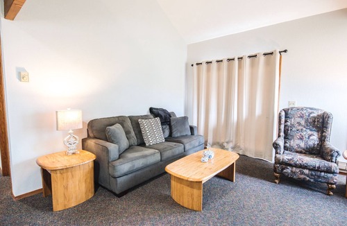 Red Lodge Condo | Aspen Cozy 2 Bed/2 Bath Condo Unit #8 on Golf Course with Hot tub/Sauna/Pool