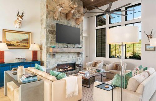 Driggs House | Basecamp Stays - Lux Teton Lodge Privacy & Hot Tub