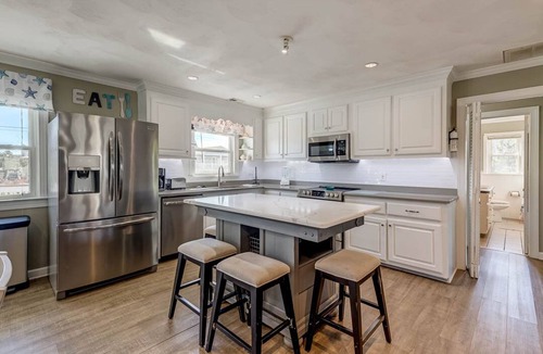 Sandbridge House | Bay View | 775 ft from the beach | Dog Friendly
