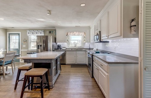 Sandbridge House | Bay View | 775 ft from the beach | Dog Friendly
