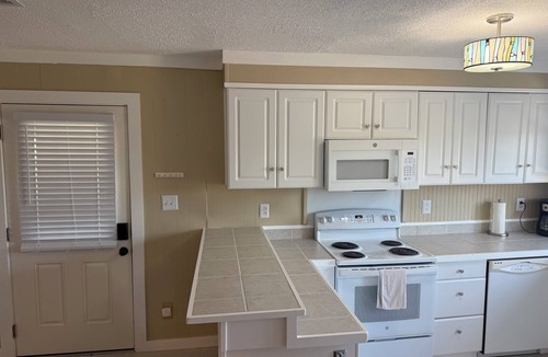 Kill Devil Hills Cottage | Beach side 3-bed across from Wright Brothers Park, 2 blocks from beach access