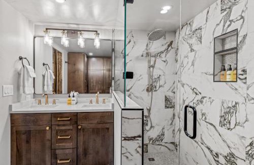 Steamboat Springs House | Bear Claw 402 - Premier Ski-in Ski-out & Winter Shuttle! Renovated 2025!