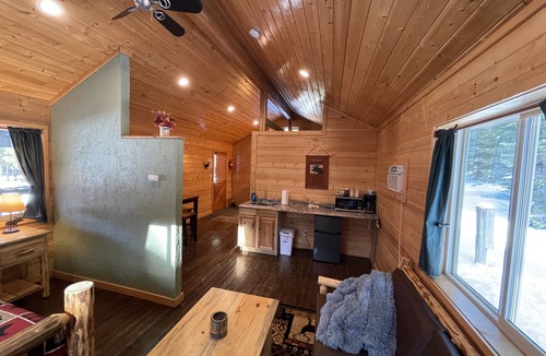Thompson Falls Cabin | Bear Creek Resort, Cabin Suite (end unit 1 king) JACUZZI BATHTUB SUITE, Cabin Suite (end unit 1 king