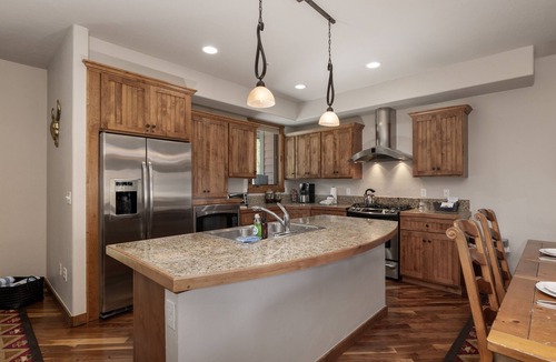 Bear Crossing House | Bear Trail 3 Bedroom Townhouse by RedAwning