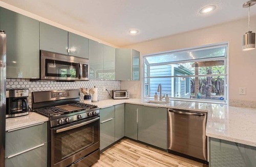 Louisville House | Beautiful 5 BDR Louisville Home W/Private Backyard