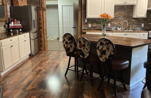 Alberton Cabin | Beautiful cabin with a creek running through it.