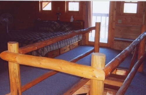 Silver Star Cabin | Beautiful Hand Built Log Cabin with Private Fishing