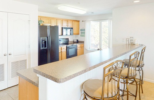 Sandbridge Condo | Beautiful home just 1 block from the beach w/shared pool, private washer/dryer