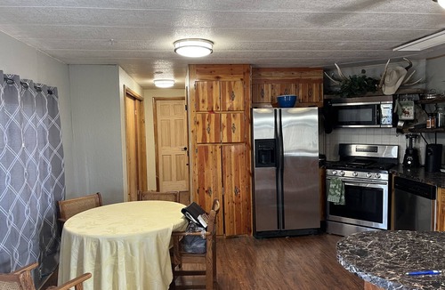 Roberts Cabin | Beautiful home steps from the lake, Mountain View’s