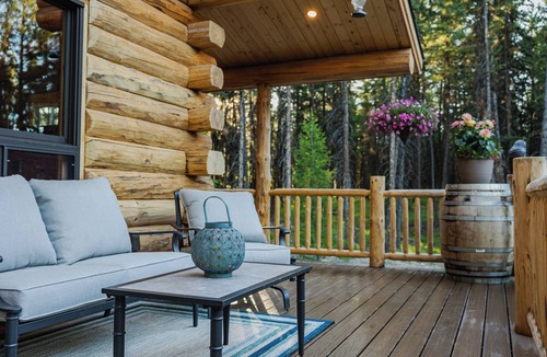 Kila Cabin | Beautiful Log Cabin in Mountains Near Glacier Park