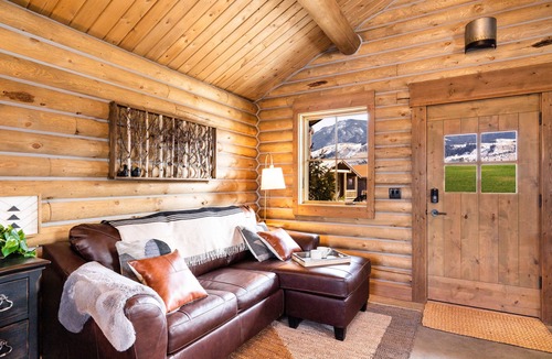 Livingston Cabin | Beautiful Log Cabin in the Heart of Paradise Valley, Montana